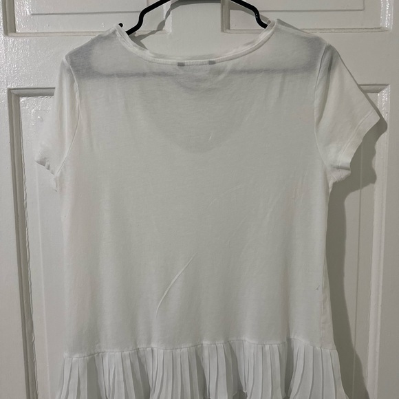 Banana Republic White Short Sleeve Top with Pleated Hem - Picture 2 of 4